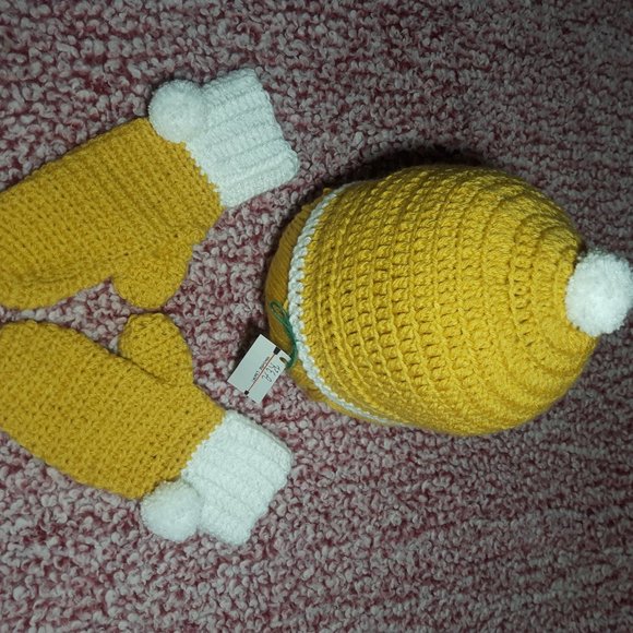 Toque & Mittens Set - Picture 2 of 5